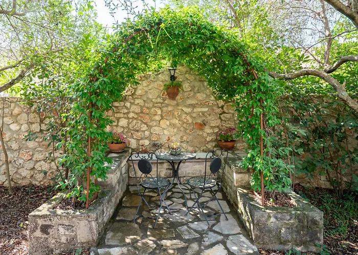 Apollo In Barbati By Guestcorfu * Pyrgi (Corfu)